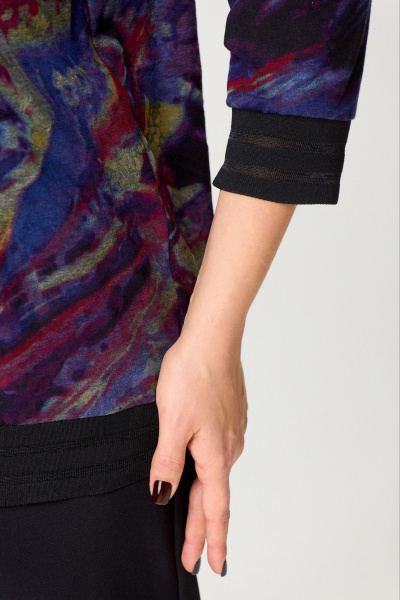 Блуза из трикотажа с рукавом 3/4 и принтом мультиколор БелЭльСтиль 870-3_11_22 сирень - фото 4