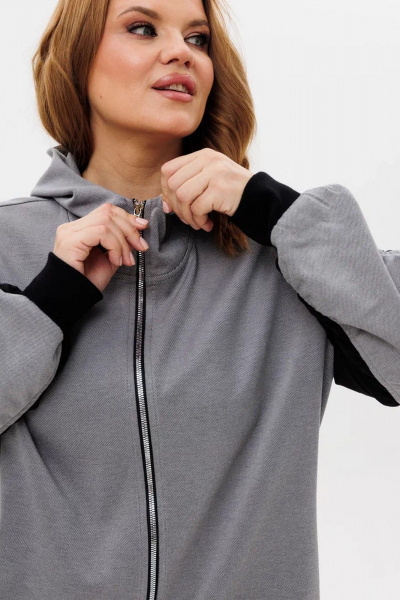 Трикотажный костюм из двух тканей с карманами и резинкой AMUARt 1005-1 черный+серый - фото 9