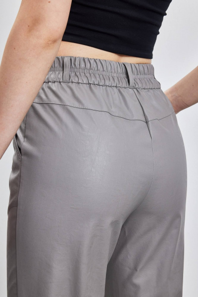 Брюки из экокожи с резинкой и стрелками Femme & Devur 9955 1.4F(170) - фото 5