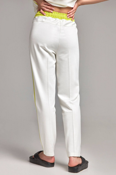 Белые брюки в стиле спорт-шик с заужением и карманами Femme & Devur 90047 1.2F(170) - фото 5