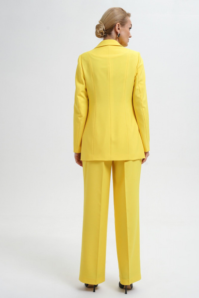 Деловой костюм с жакетом и брюками из текстиля Alani Collection 2281 желтый - фото 9
