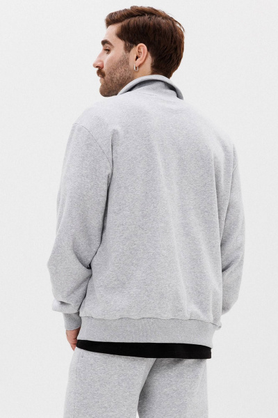 Серый джемпер из трикотажа с вышивкой и молнией GO M4077/50-04. 182-188 - фото 3