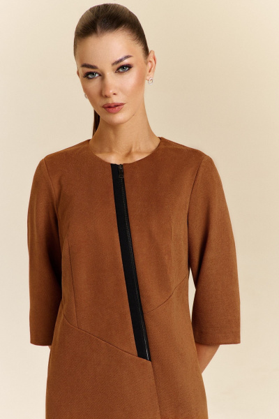 Платье прямого силуэта с шлицей и металлической застежкой DILIA 0931 терракот - фото 3