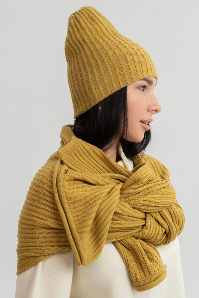 Вязаная двуслойная шапка с асимметричными косами AREOLA 10153 карри - фото 5