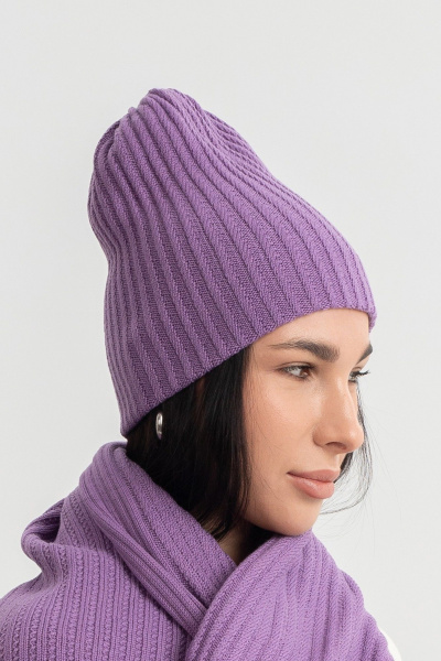 Фиолетовая вязаная двухслойная шапка с косами AREOLA 10153 фиалка - фото 4