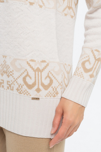 Свитер молочный жаккардовый с высоким воротом и длиной 72 см AREOLA 10455 брюле/арахис/щербет - фото 8