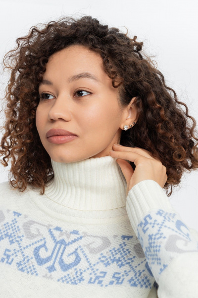 Свитер молочный жаккардовый с высоким воротом и длиной 72 см AREOLA 10455 жемчуг/ракушка/небесный - фото 9