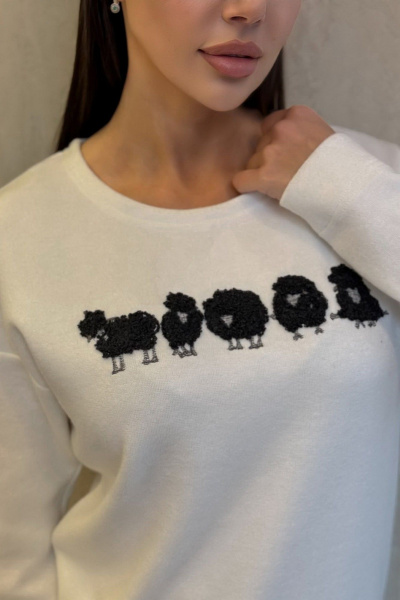 Джемпер с авторской вышивкой и круглой горловиной Kaloris 2156 - фото 4