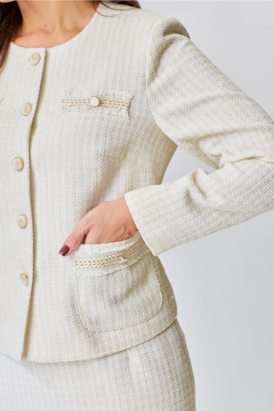 Двухпредметный костюм жакет и юбка со шлицей Andina city 9052-2 молочный - фото 8