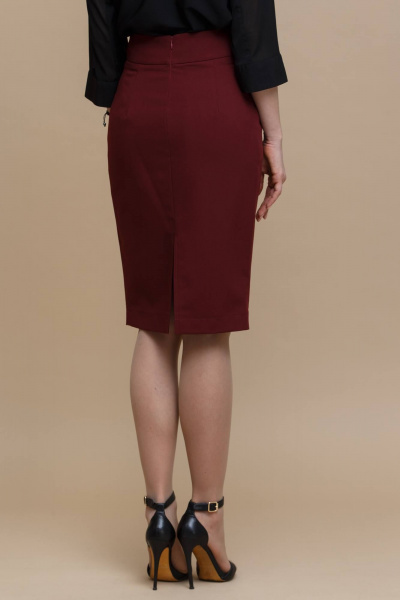 Зауженная юбка с разрезом из вискозы для делового стиля Domna 71077 бордовый - фото 4