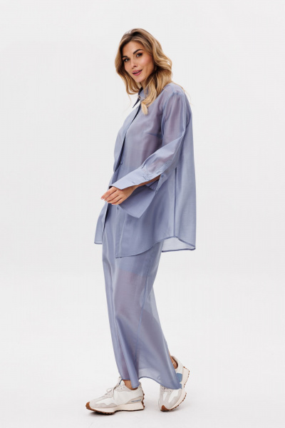 Блуза из плательно-блузочной ткани с пуговицами EOLA 2797.1 голубой - фото 4