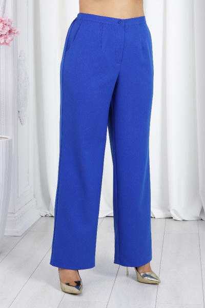 Брюки и жакет из костюмной ткани со шлицей и рельефами Ninele 7485 василек - фото 13