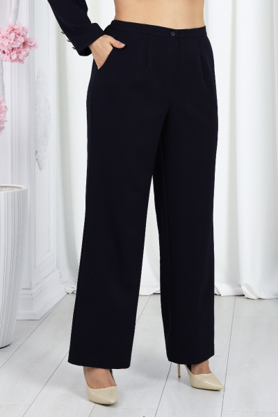 Деловой брючный костюм из костюмной поливискозы Ninele 7485 синий - фото 11