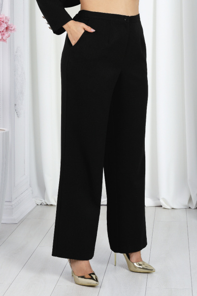 Деловой классический брючный костюм из костюмной поливискозы Ninele 7485 черный - фото 11