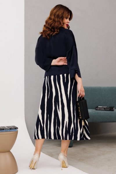 Комплект из атласной блузки и юбки с резинкой Anastasia 1196 синий/молочный - фото 16