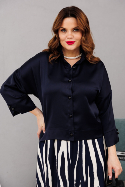 Комплект из атласной блузки и юбки с резинкой Anastasia 1196 синий/молочный - фото 14