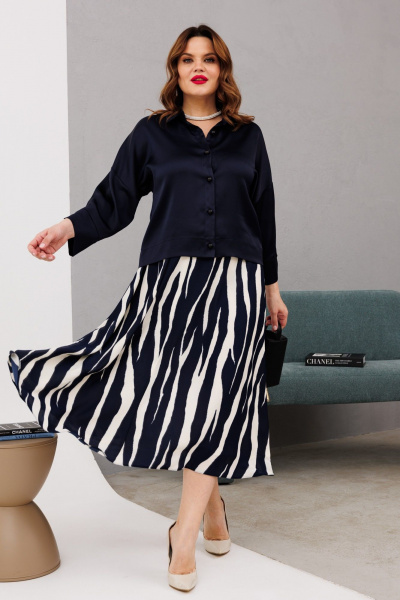 Комплект из атласной блузки и юбки с резинкой Anastasia 1196 синий/молочный - фото 9