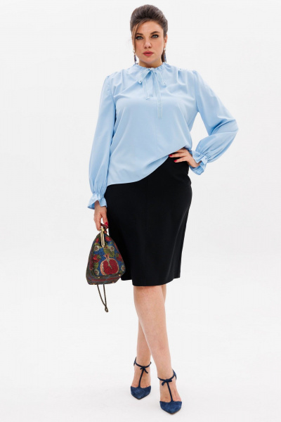 Голубая блуза с вырезом-щелью и сборками Anelli 1281 хрусталь - фото 8