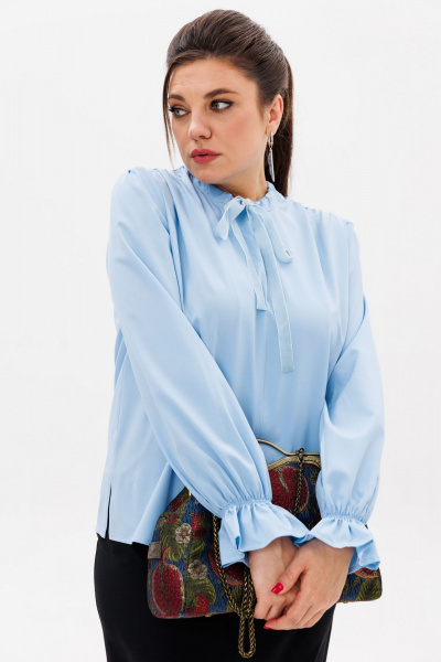 Голубая блуза с вырезом-щелью и сборками Anelli 1281 хрусталь - фото 6