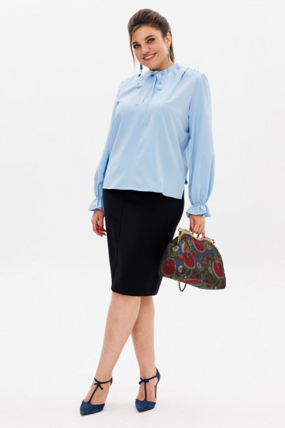 Голубая блуза с вырезом-щелью и сборками Anelli 1281 хрусталь - фото 3