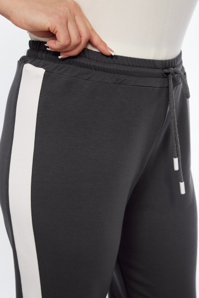 Комплект из трикотажных брюк, жакета и майки для ежедневного стиля Диомант 2043 графит - фото 8