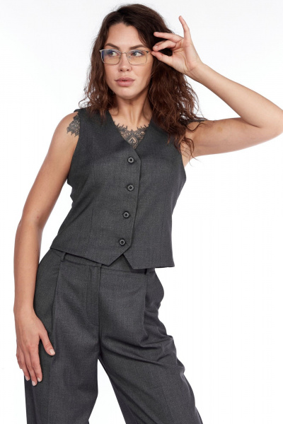 Деловой жилет полуприлегающего силуэта из костюмной ткани LadyThreeStars 2431 серый - фото 1