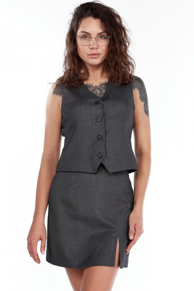 Серый деловой костюм из жилета и юбки из текстиля LadyThreeStars 2441 серый - фото 9