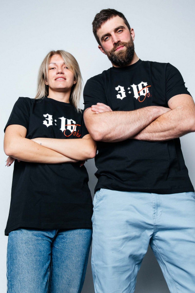 Черная футболка с цитатой из хлопка и классическим кроем MariSt 21003 черный - фото 4