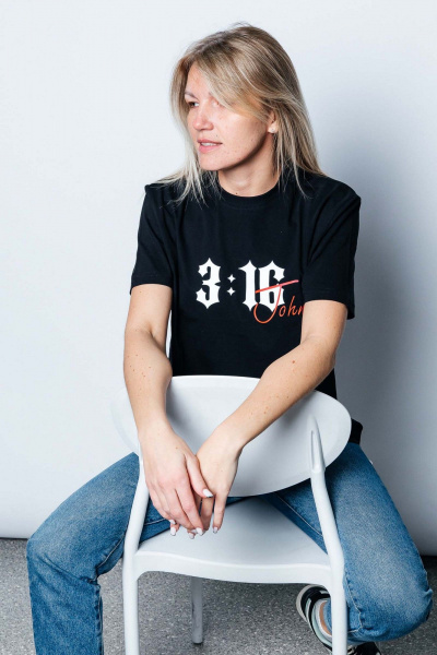 Черная футболка с цитатой из хлопка и классическим кроем MariSt 21003 черный - фото 3