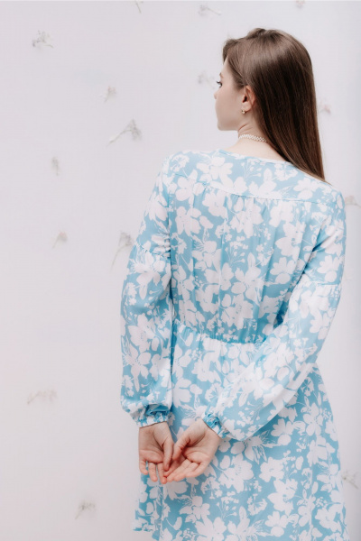 Платье с складками и отлетной деталью в стиле макси MarSo 2079 голубой-белые_цветы - фото 3
