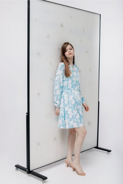 Платье с складками и отлетной деталью в стиле макси MarSo 2079 голубой-белые_цветы - фото 2