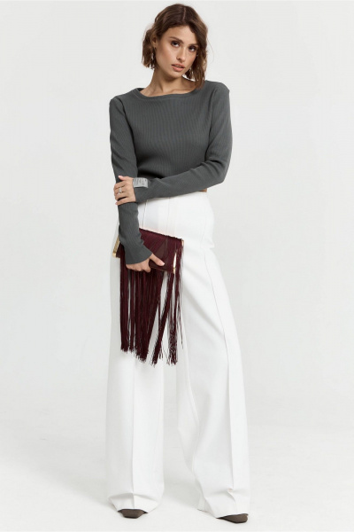 Короткий джемпер из трикотажа с нашивкой в стиле casual ATTIKA A3305-1 темно-серый - фото 3