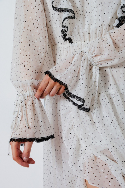 Платье шифоновое миди с кружевами и воланами Lokka 1576 белый/черный_горошек - фото 6