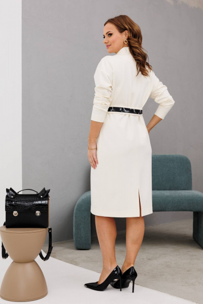 Полуприлегающее платье с разрезом и съемным поясом INVITE 4092 молочный - фото 9