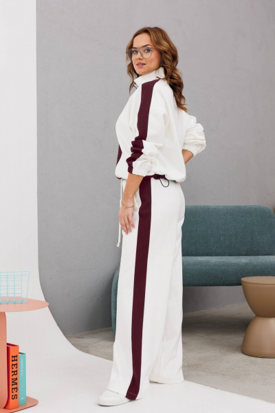 Демисезонный спортивный костюм из джинса INVITE 6084 молочный/бордовый - фото 4