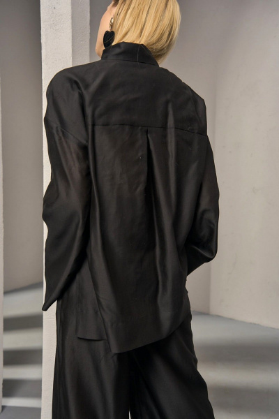 Деловая удлиненная блуза из шелка и хлопка с карманами DEVITA 6008-2 черный - фото 3