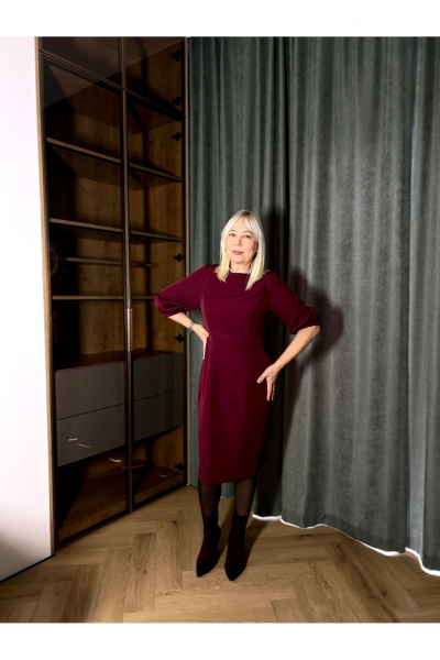 Приталенное платье ниже колена с рукавами-фонариками LIZET 520 бордо - фото 1