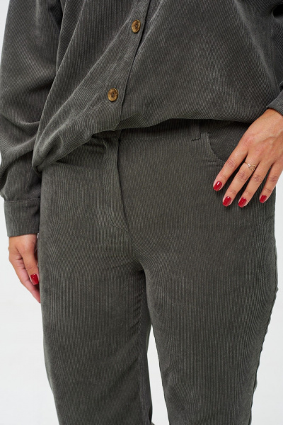 Демисезонный костюм из вельвета с блузой и брюками VI ORO VR-1142-3 хаки - фото 11