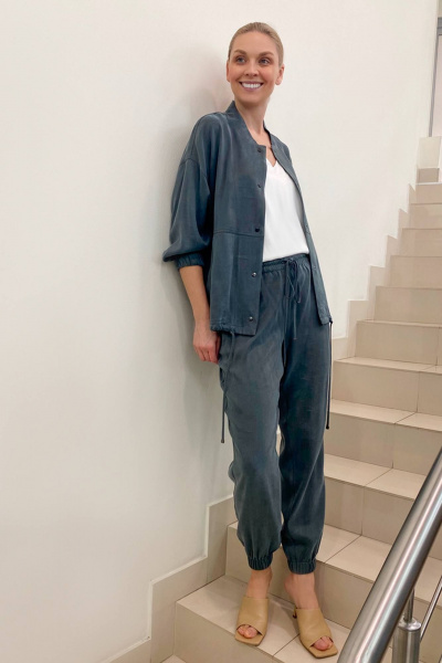 Серый комплект блузы и брюк для повседневного стиля Achosa 104 графитовый - фото 2