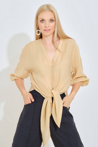 Бежевую блузу с классическим кроем для ежедневных образов Achosa 114 бежевый - фото 2