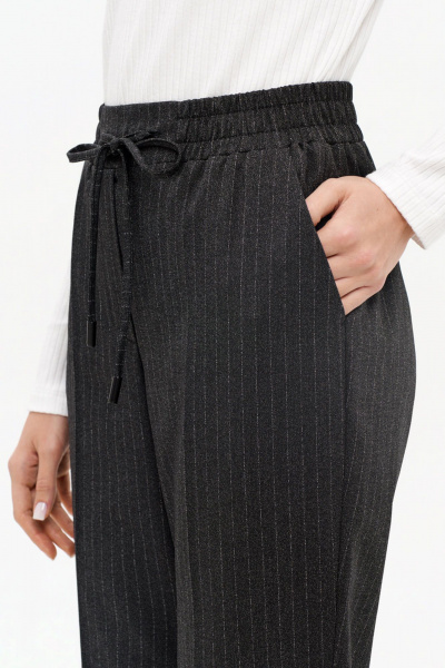 Цветные брюки палаццо из легкого полиэстера с резинкой Nelva 31171 черный полоска - фото 5