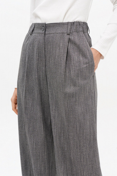 Широкие брюки-палаццо из вискозы с ремнем и стрелками Nelva 31172 серый жаккард - фото 3