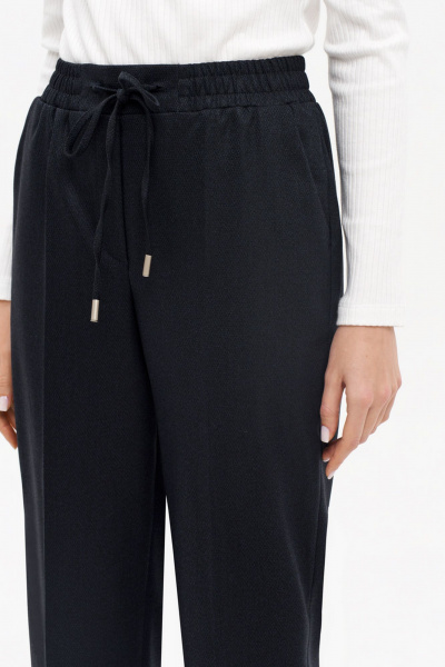 Синие брюки с завязкой и стрелками, классический фасон Nelva 31174 темно-синий - фото 4