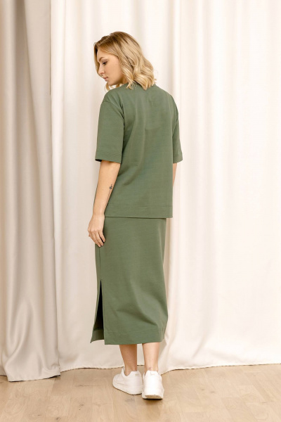 Летний костюм из трикотажа с блузкой и юбкой трапеции Romgil РП0017-ХЛ4 темно-зеленый - фото 2