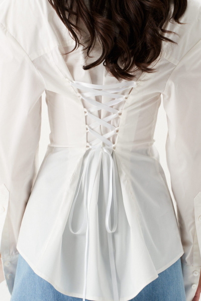 Белая хлопковая рубашка с рельефами и подплечниками ANNETE A2089 - фото 9