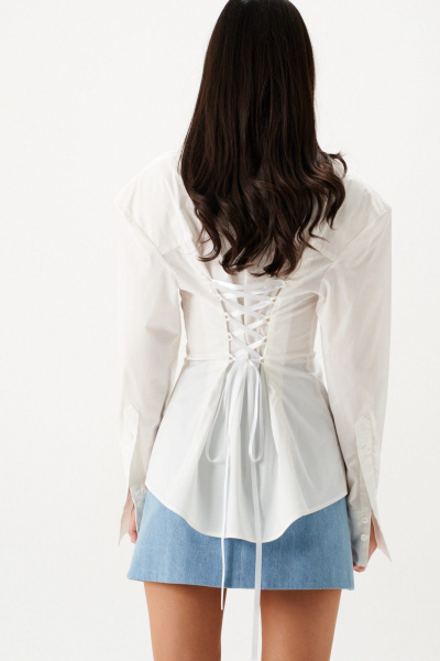 Белая хлопковая рубашка с рельефами и подплечниками ANNETE A2089 - фото 3