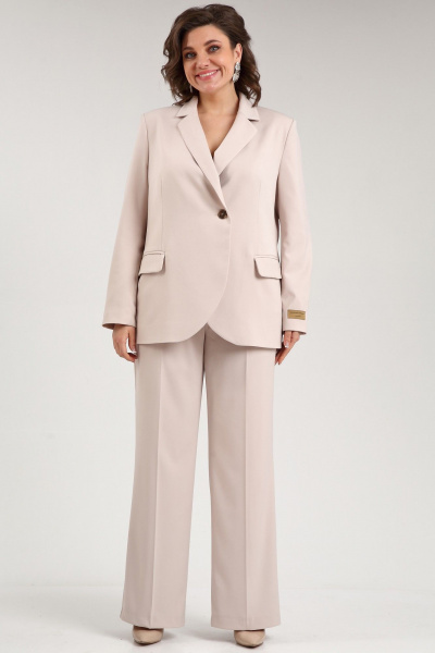 Костюм двойка из текстиля с оверсайз жакетом и классическими брюками SMilaLine М-25201 бежевый - фото 1