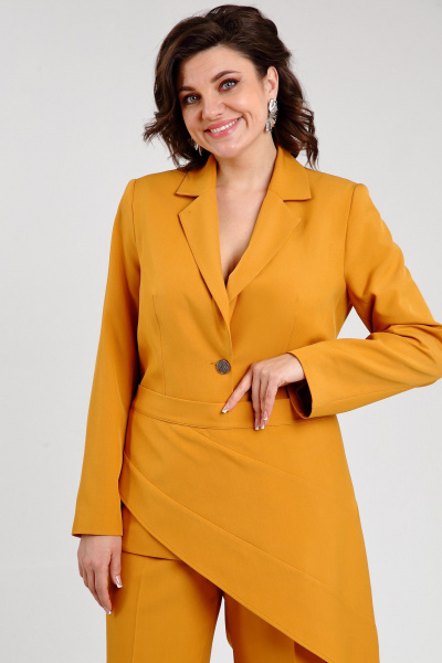 Двухпредметный костюм из текстиля с набедренной косынкой и элегантным жакетом SMilaLine М-25302 горчица - фото 5