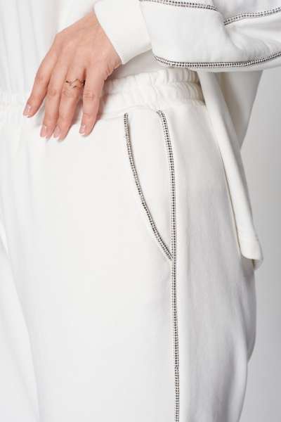 Демисезонный спортивный комплект из трикотажа с капюшоном и карманами Диомант 2039 молочный - фото 12