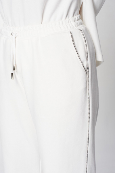 Демисезонный спортивный комплект из трикотажа с капюшоном и карманами Диомант 2039 молочный - фото 11